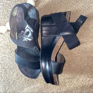 OTBT wedge black heels 👠